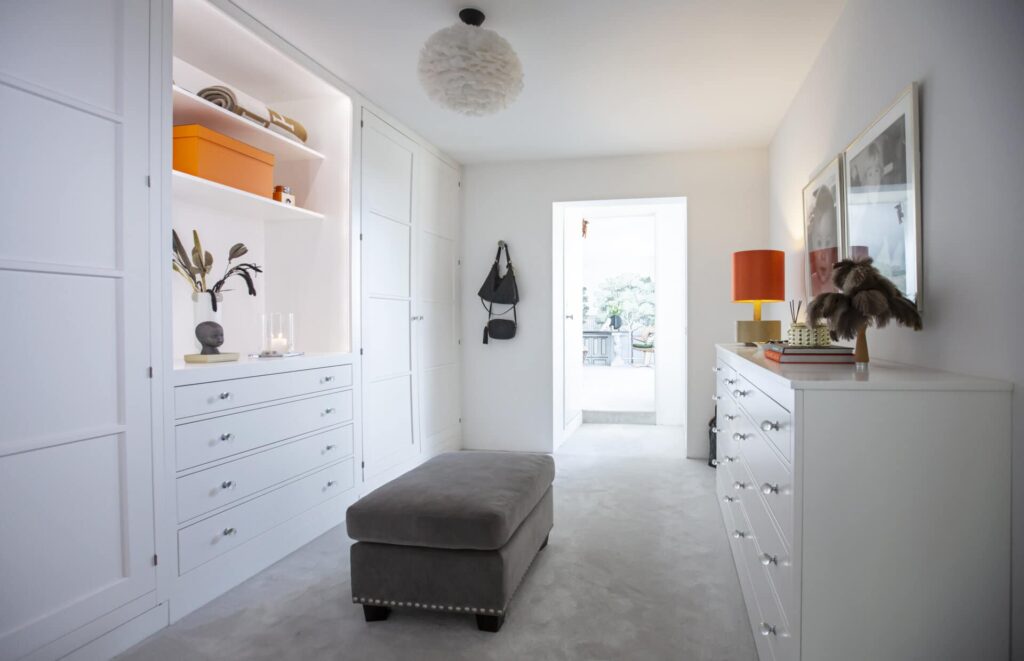 Walk-thru-closet-walk-in-closet-pall-sammet-walk in closet i rum som blev över